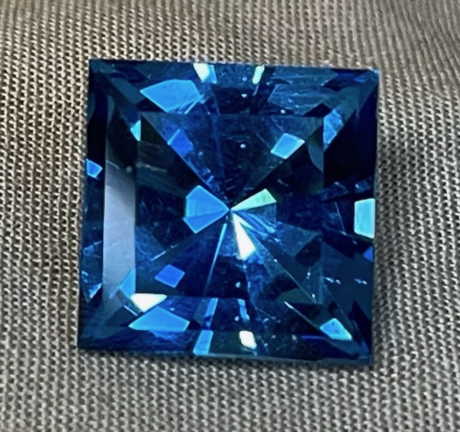 begfacet Beginning Faceting Example